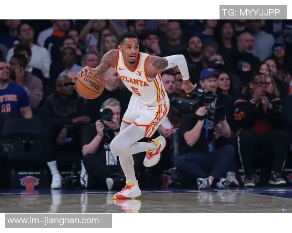 穆雷半场表现起伏首节独得8分次节仅得2次出手手感尚可但仍需提升